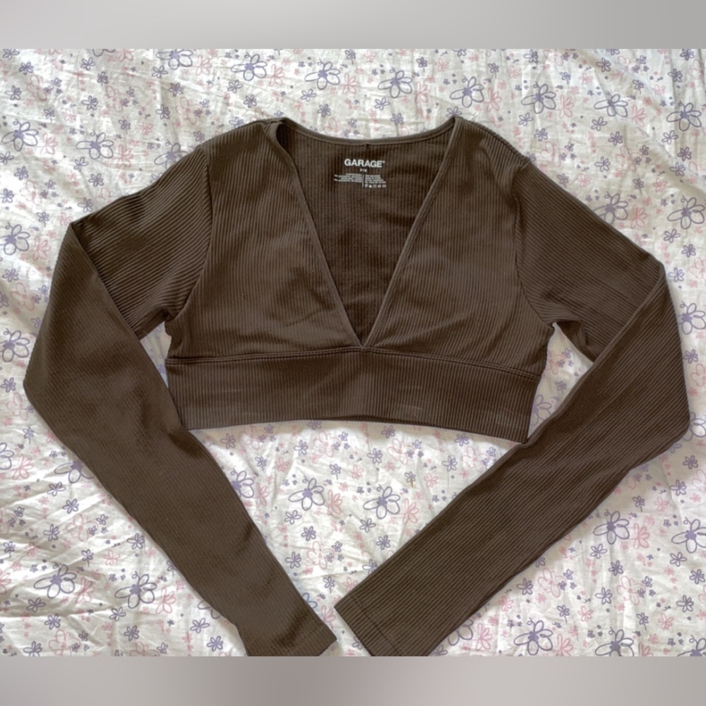 Cropped v-neck seamless long sleeve